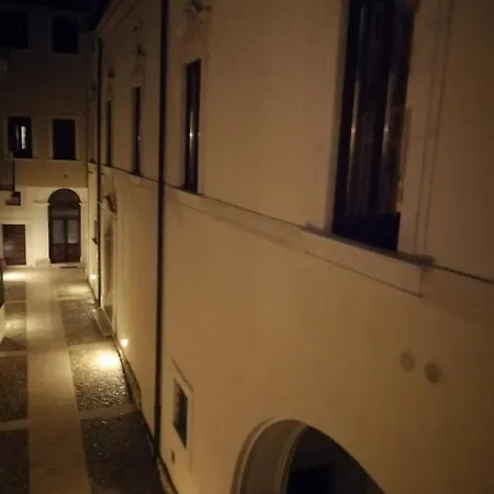 Bone Novelle Dimora Storica Palazzo Zuzi Bed and breakfast LʼAquila