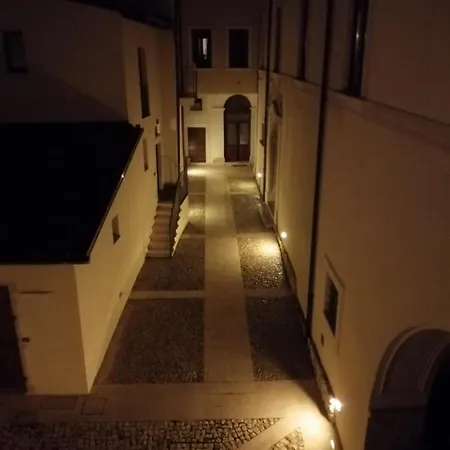 Oda ve Kahvaltı Bone Novelle Dimora Storica Palazzo Zuzi 4*