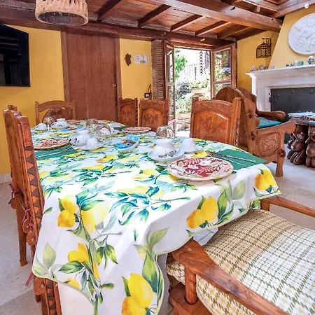 Bone Novelle Dimora Storica Palazzo Zuzi 4* LʼAquila