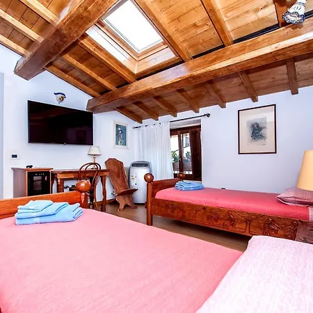 Bone Novelle Dimora Storica Palazzo Zuzi Bed & Breakfast 4*