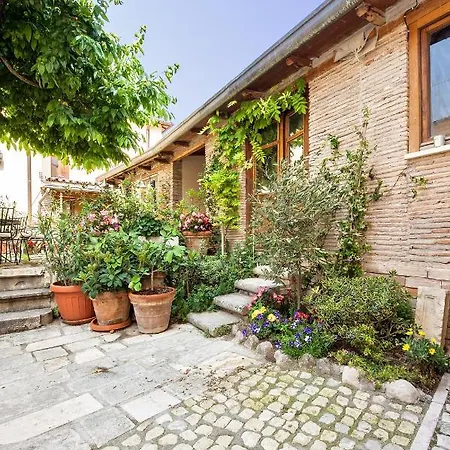 Bone Novelle Dimora Storica Palazzo Zuzi 4* Л'Акуила