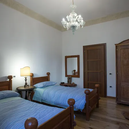 Bone Novelle Dimora Storica Palazzo Zuzi Nocleg ze śniadaniem 4*