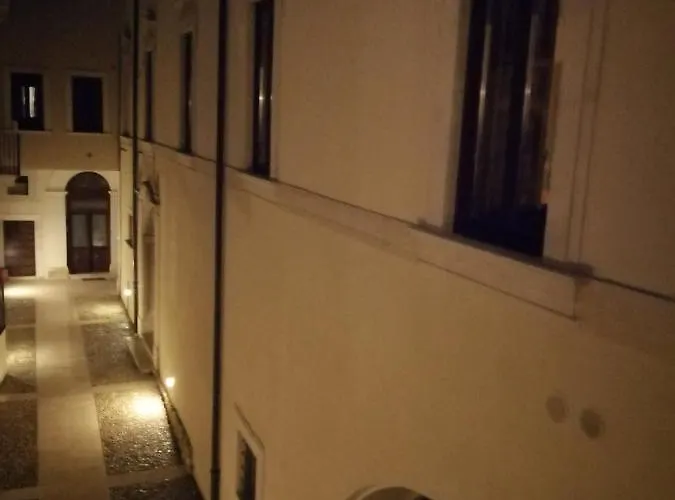 Bone Novelle Dimora Storica Palazzo Zuzi Bed & Breakfast LʼAquila