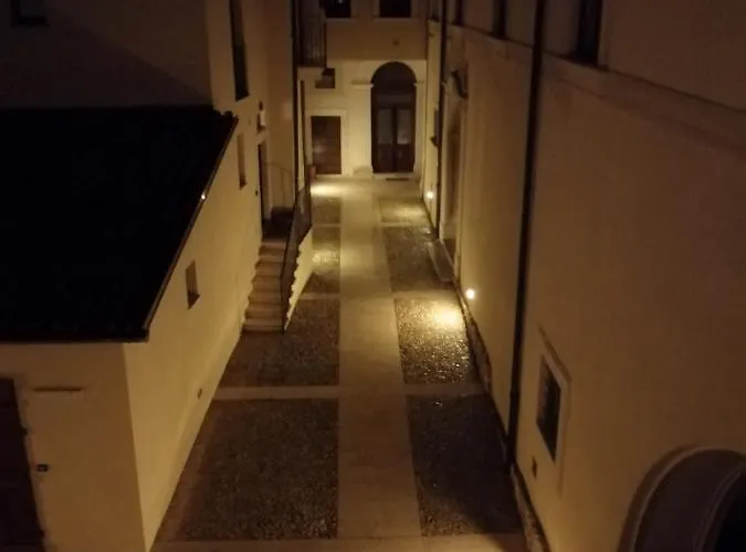 Bed & Breakfast Bone Novelle Dimora Storica Palazzo Zuzi 4*