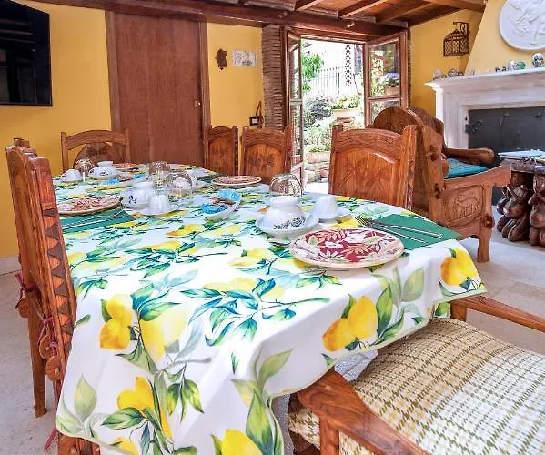 Bone Novelle Dimora Storica Palazzo Zuzi 4* 라킬라