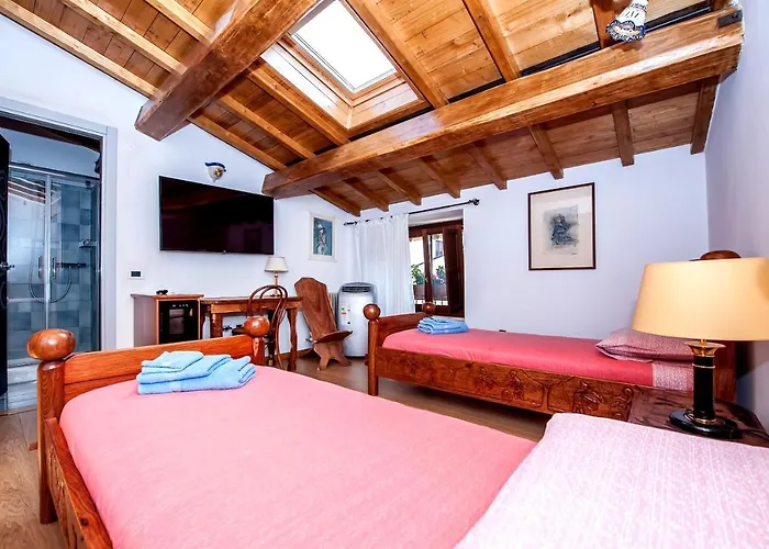 Bone Novelle Dimora Storica Palazzo Zuzi Bed & Breakfast 4*