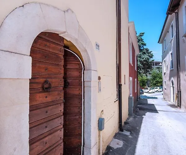 B&B Bone Novelle Dimora Storica Palazzo Zuzi 라킬라