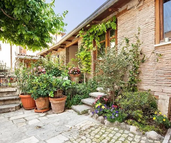 Bone Novelle Dimora Storica Palazzo Zuzi 4* 라킬라