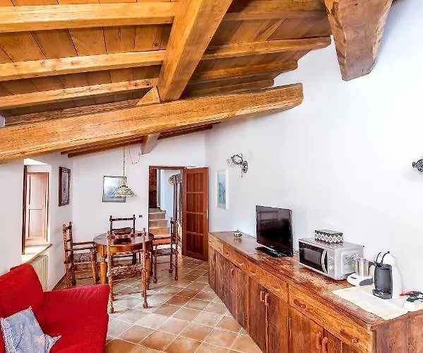 Bone Novelle Dimora Storica Palazzo Zuzi 4* LʼAquila