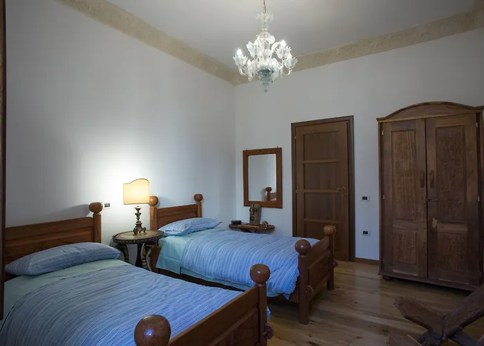 Bone Novelle Dimora Storica Palazzo Zuzi Bed & Breakfast 4*