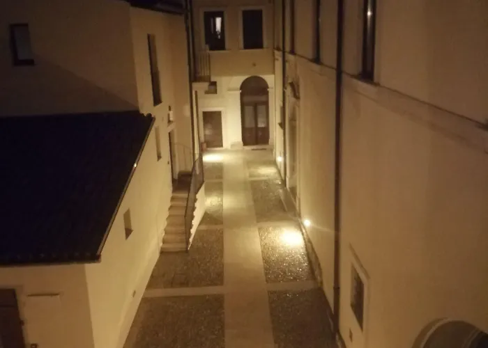 Bone Novelle Dimora Storica Palazzo Zuzi Bed & Breakfast 4*