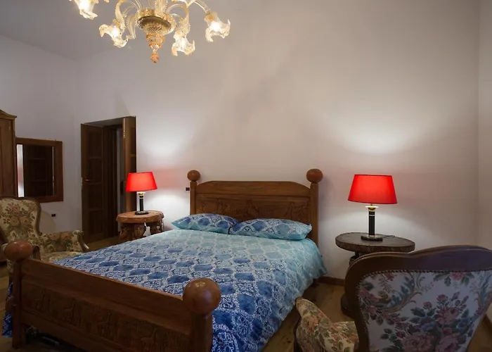 Bone Novelle Dimora Storica Palazzo Zuzi 4* LʼAquila