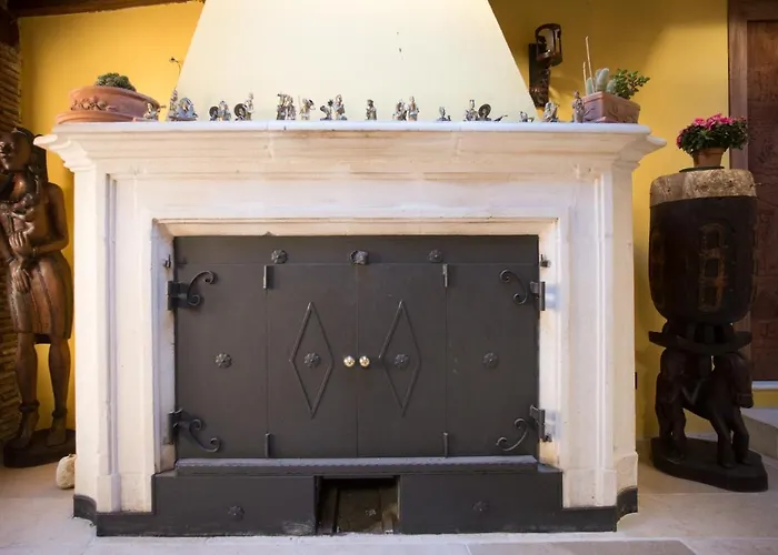 Bone Novelle Dimora Storica Palazzo Zuzi 4* LʼAquila